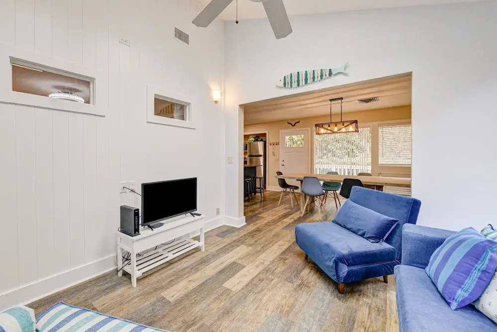 Sleek Golf-front Condo With a Washer/dryer, Deck, & Central AC - dog Friendly