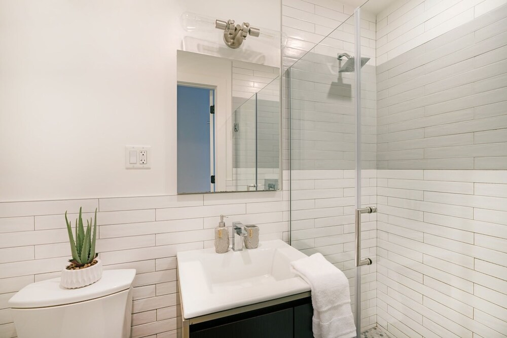1290-16 New Renovated 2 Bedrooms in UES