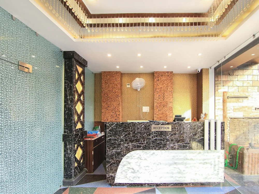 OYO 14886 Hotel Royal Paradise
