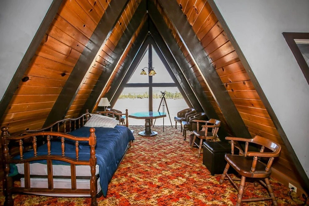 1632 - Meadow View Chalet by RedAwning