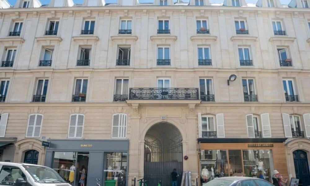 Modern Industrial 80m2 Apartment Near Bastille