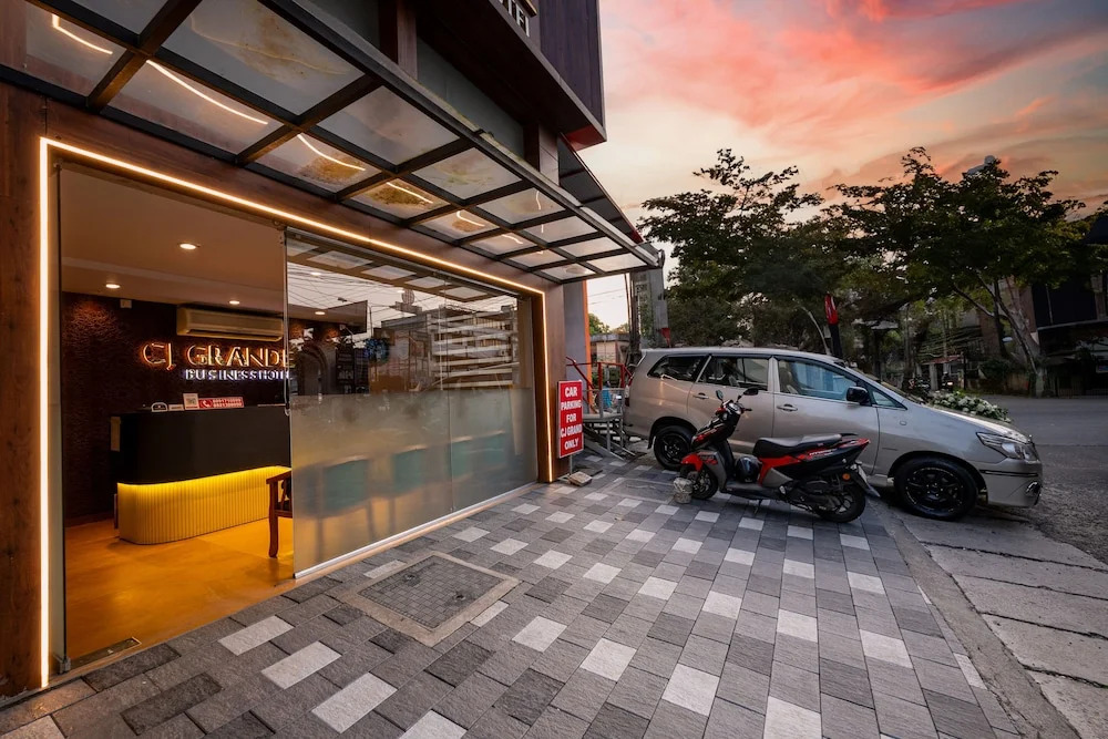 CJ GRANDE by Jesway Hotels & Resorts