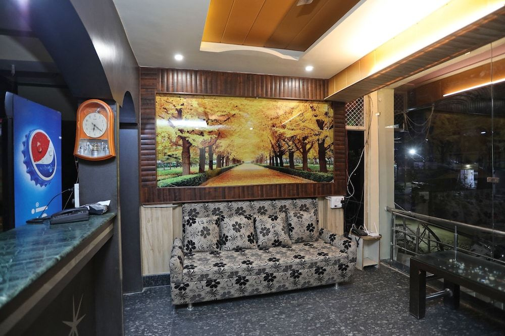 OYO 19804 Hotel Geet International