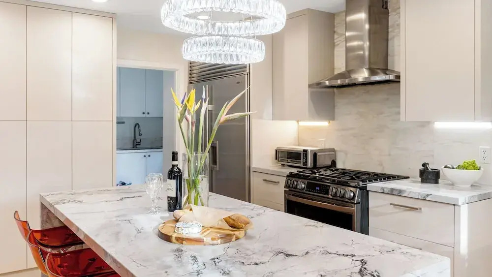 LA Hillside Retreat w/ Pool, Views, Fire Pit & Outdoor Lounging Casa Bellagio by Avantstay