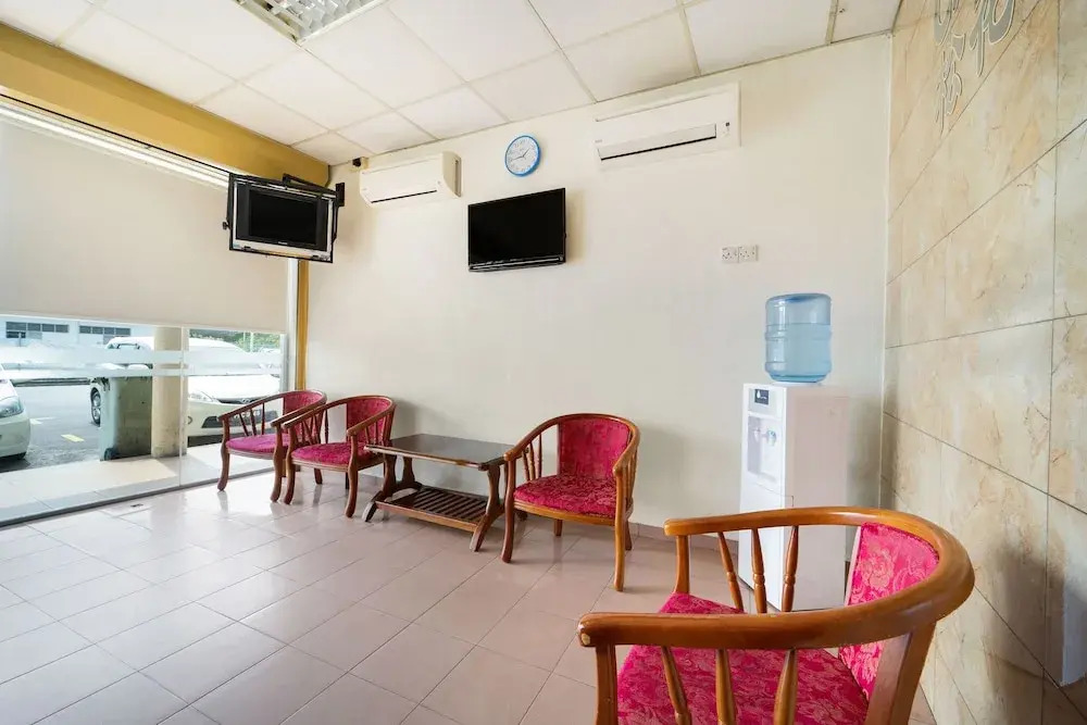 OYO 89461 CP Hotel
