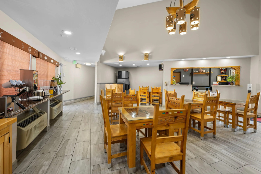 Econo Lodge Inn & Suites Santa Fe South
