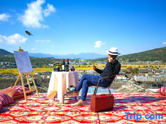 Tengchong Tuotuo · 360 degree aerial view courtyard and Shungu Town store