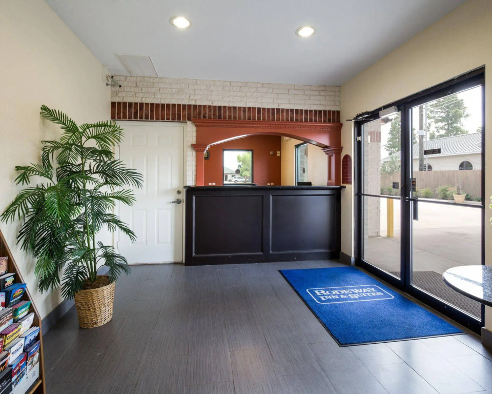 Scottish Inn & Suites