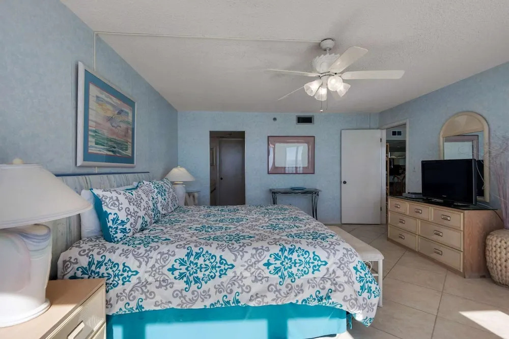 Edgewater Beach Resort Tower 3- 811