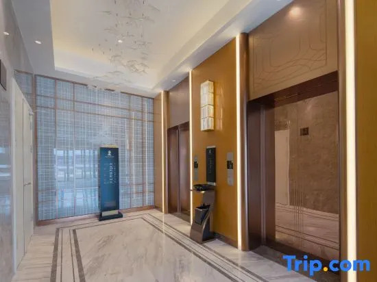 Venus Royal Hotel (Jinan Daming Lake Park Dongchang Subway Station Branch)