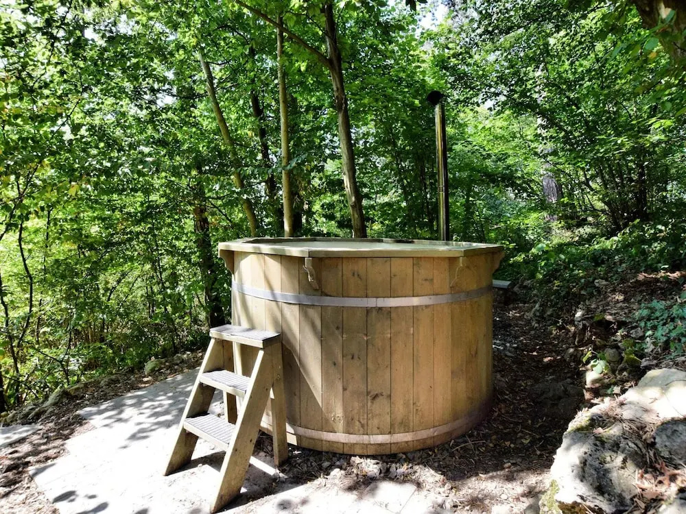 Beautiful, Modern House With Stunning Views, hot tub and Sauna in Green Surroundings
