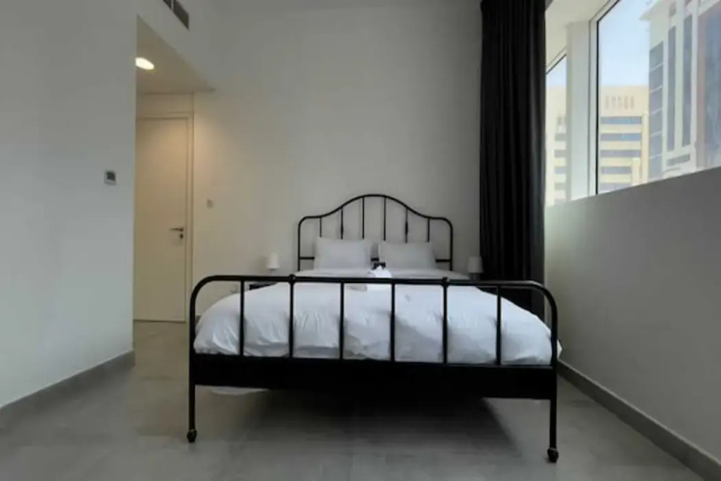 Cozy 1 BHK Furnished Apartment in Palette Tower in Tourist Club Area