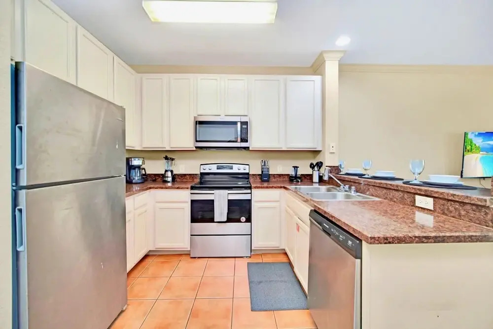 Near Disney - Spacious 3BR Condo With Netflix - Pool Hot Tub