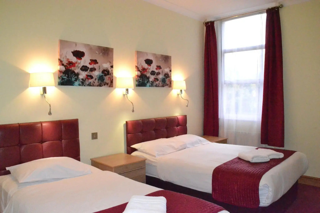 Hotel 65