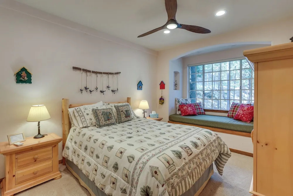 Luxe Lake Arrowhead Home w/ Deck, 3 Mi to Village