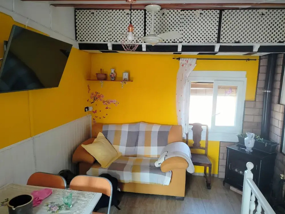 2 Bed Flat - Sleeps 4 - Parking - Wifi
