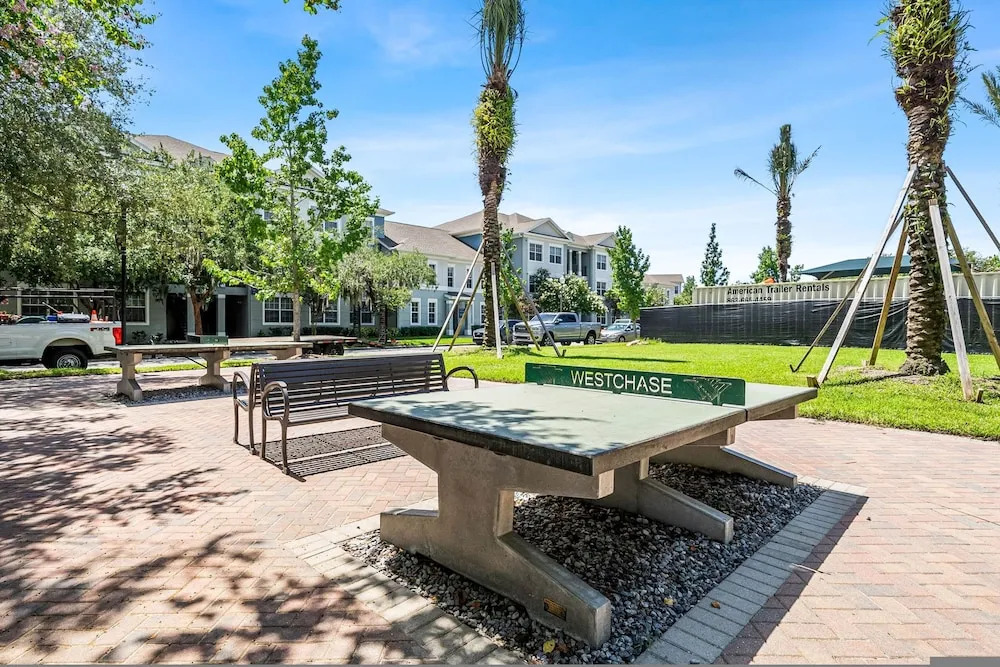 Modern 2BR 2BA King Bed Pool Gym 6