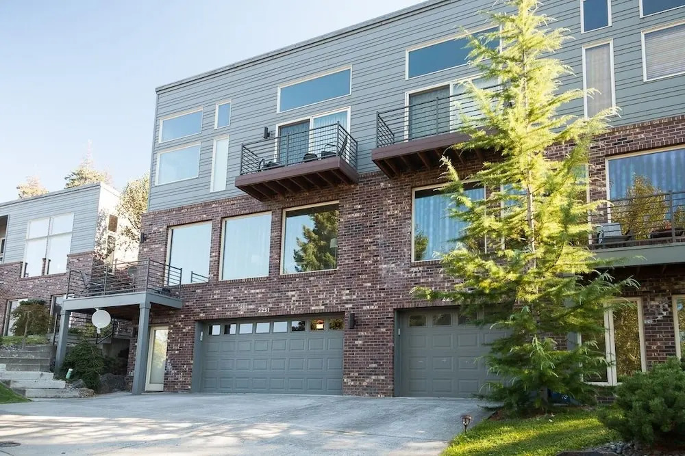 NEW Condo Downwider with Hot Tub, Minutes Away from The Columbia River Gorge by RedAwning