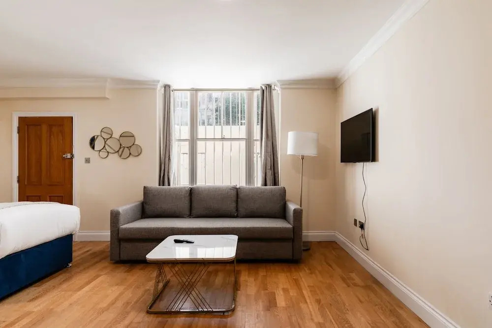 Warm Apartments in Queensway