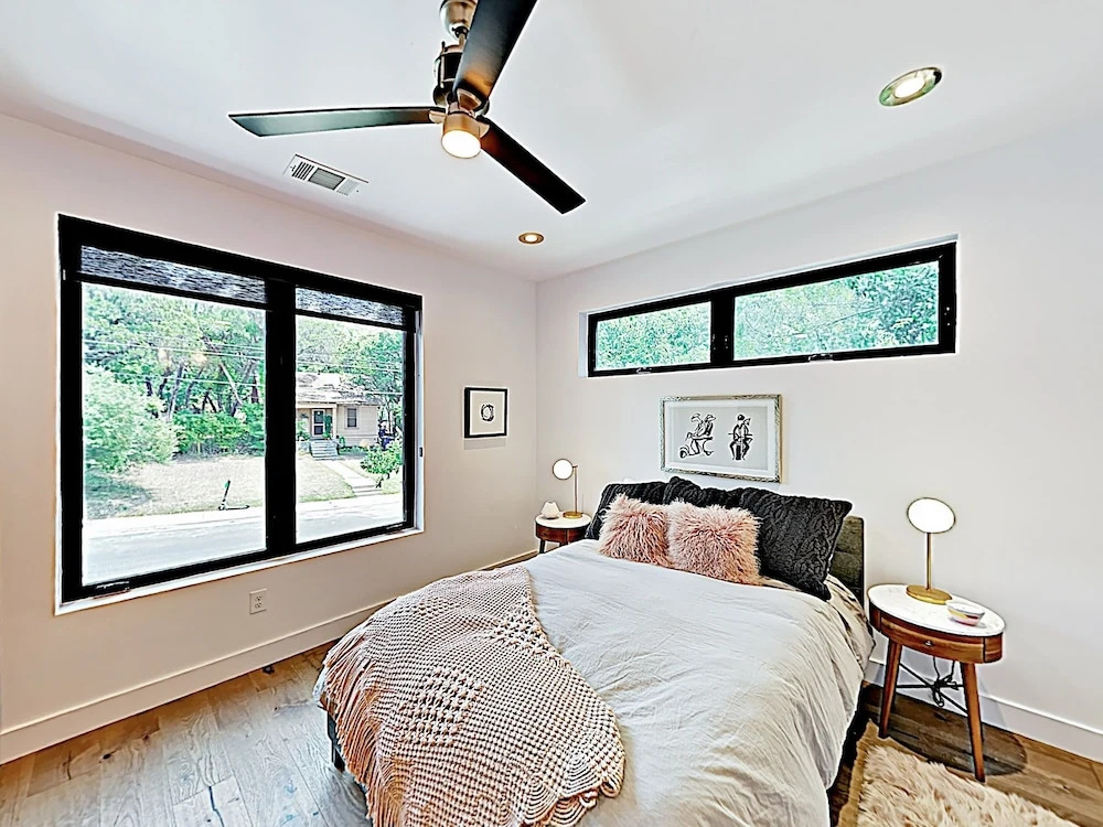 New Listing! Spacious Luxe Near Downtown 4 Bedroom Home