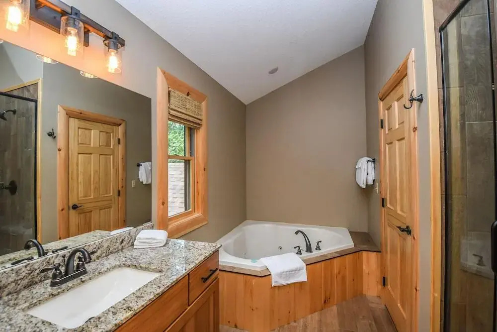 Maple Manor by Taylor Made Deep Creek
