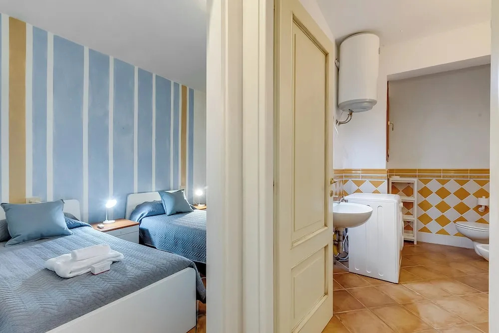 Il Borgo 10/5 700m From The Beach