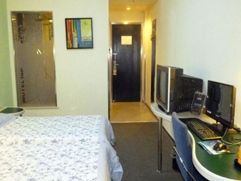 Home Inn Selected (Tianjin Railway Station, Jinwan Square Metro Station)