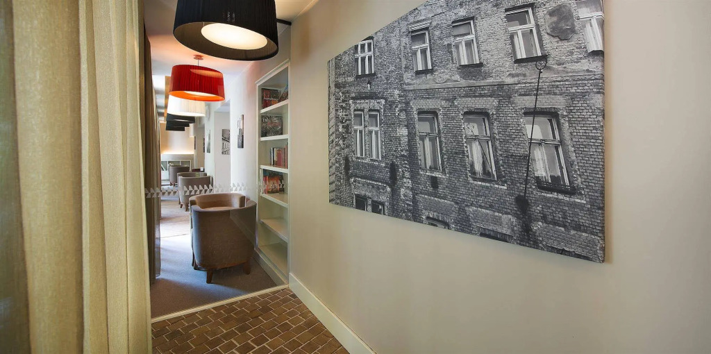 Three Crowns Hotel