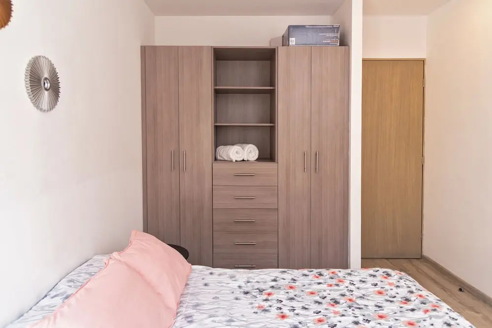 Bright, Comfy w Terrace Apt 1KSB, 1BD, 1 SofaB, 2BTH by Mty Living