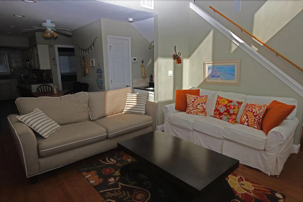 Seawinds 2 - 4 Br cabin by RedAwning