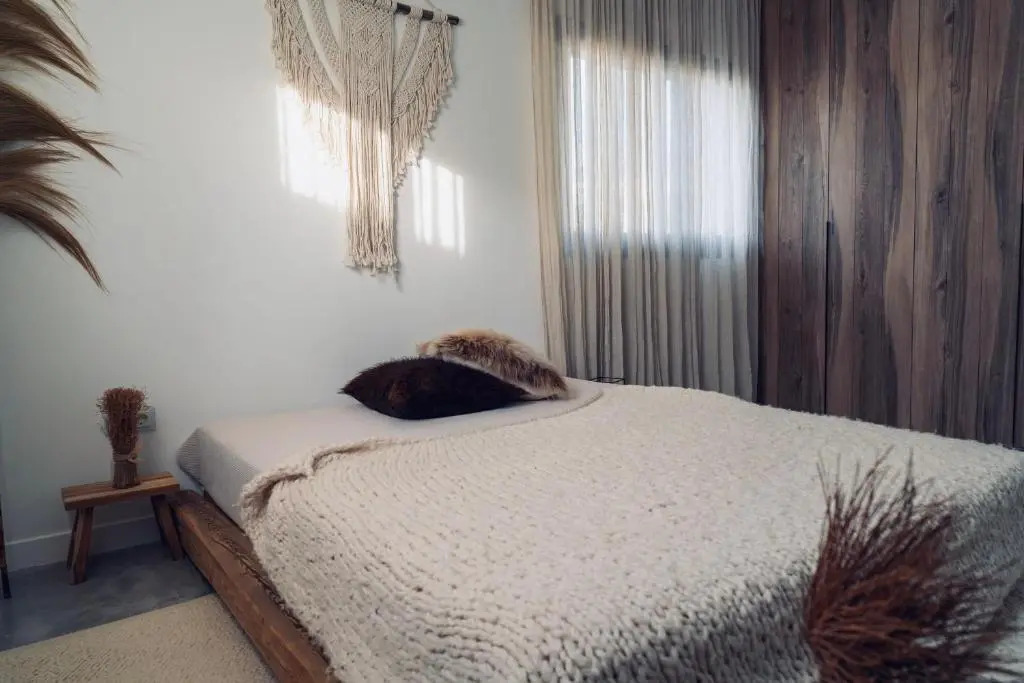3 bedroom ocean shore apartment