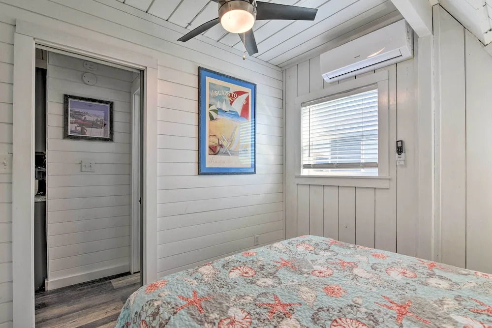 2 Blocks to Surfside Beach: A-frame Home w/ Deck