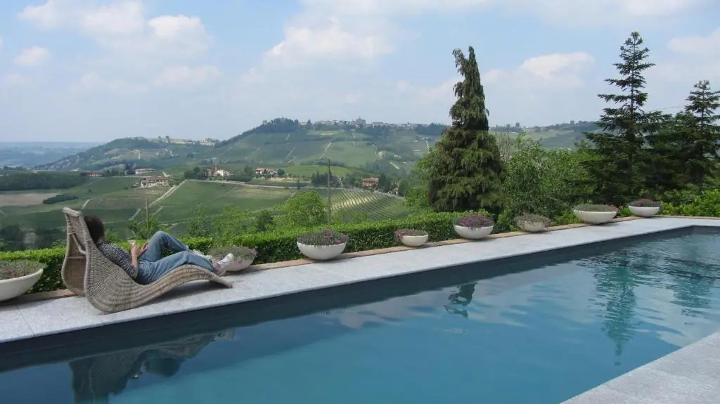 Réva Residences and Pool