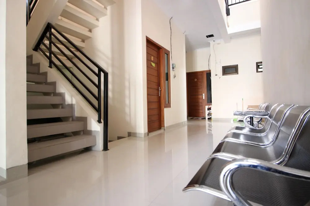 RedDoorz Plus near STIE YKPN 2