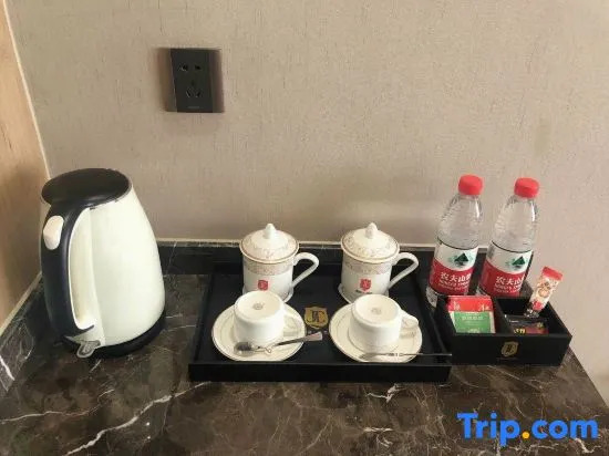 Tonglu Hongqi JC Hotel