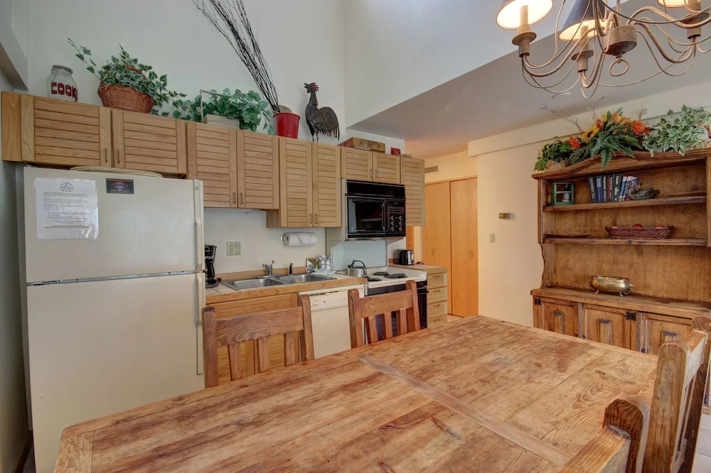 Liftside 402 by SummitCove Vacation Lodging