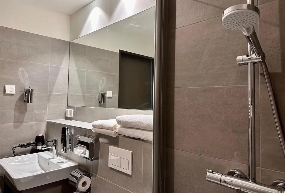 Hotel Schöne Aussicht, Stilvoll modern, direkt am Rüstersieler Hafen