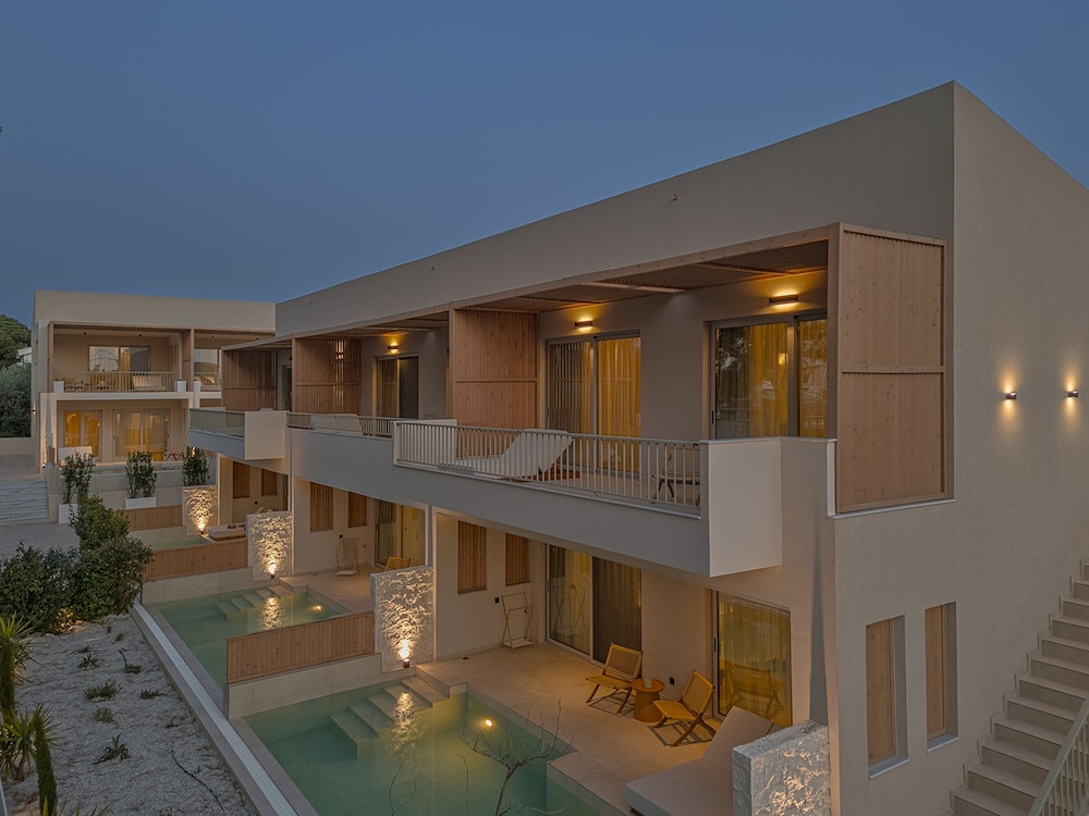Kiva Luxury Suites Villas