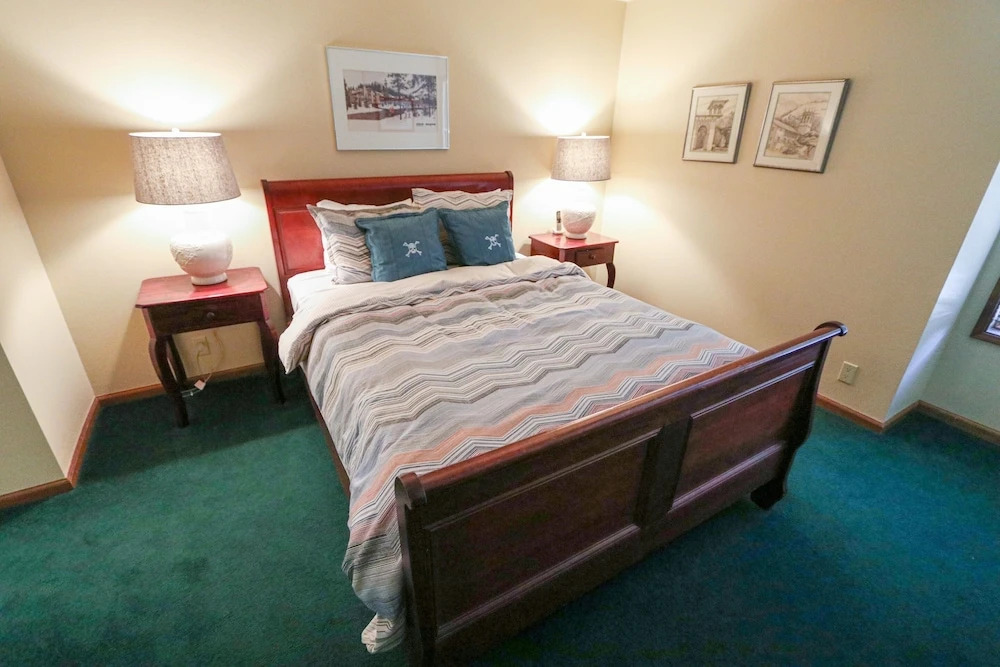 Sierra Megeve 8 Cozy Yet Spacious Condo, Just A Short Walk To Canyon Lodge by RedAwning