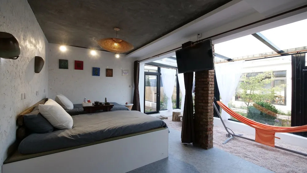 Jian Kou Great Wall. Simple Garden House