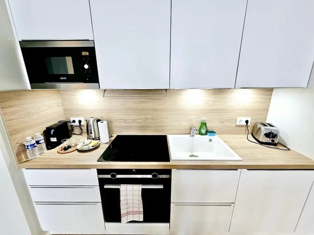 Cozy one bedroom with convenient parking
