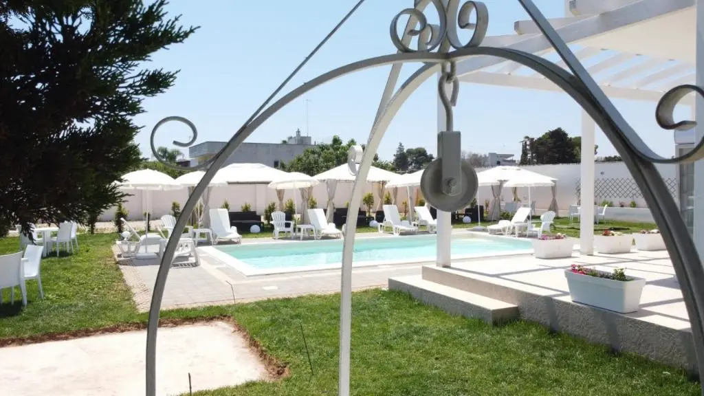 VILLA LEONARDO SAN FOCA - Room, Pool & Restaurant