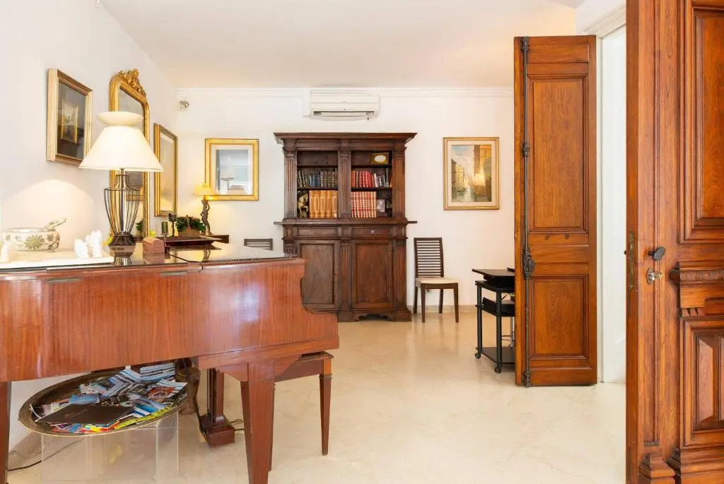 Juan Les Pins Near Cannes Beaches 18-20 Guests