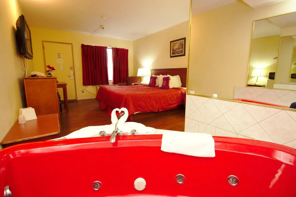 Niagara Lodge & Suites