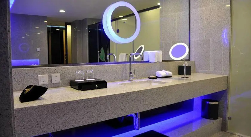 Kinghood Hotel