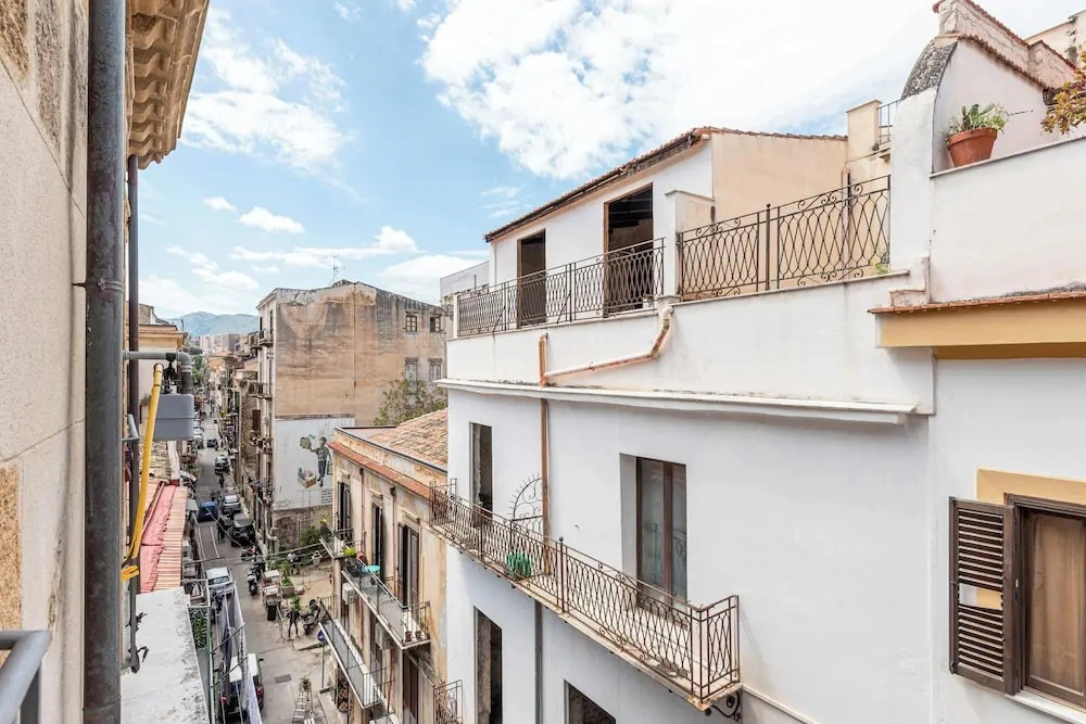 Ballarò Duplex with Terrace by Wonderful Italy