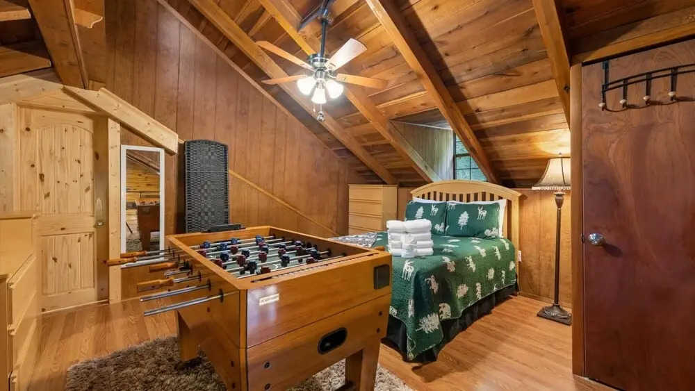 Hideaway Cabin on the Creek With Hot tub and More