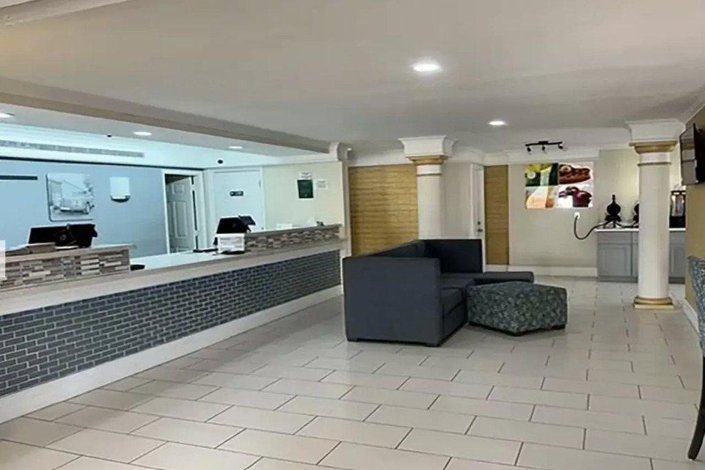 Super 8 By Wyndham Nacogdoches Near University