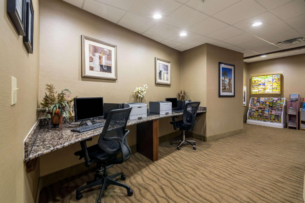 Comfort Suites