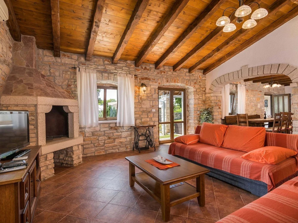 Elegant Villa in Istria with Outdoor Pool